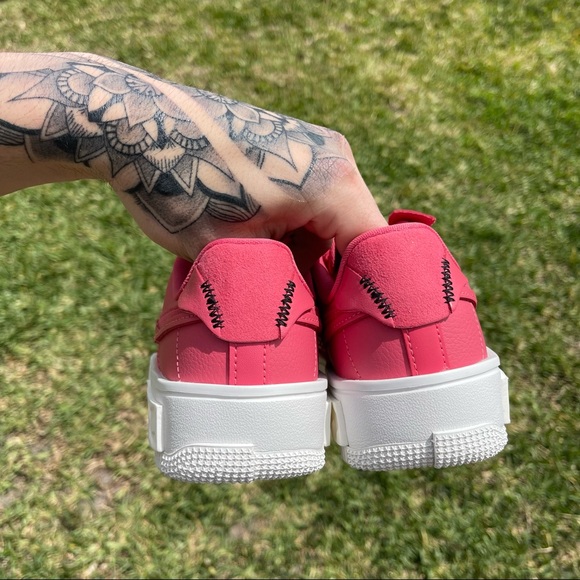 NIKE AIR FORCE 1 LOW PINK WHITE - Picture 3 of 3